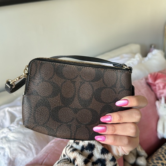 Coach wallet with strap - Picture 3 of 3